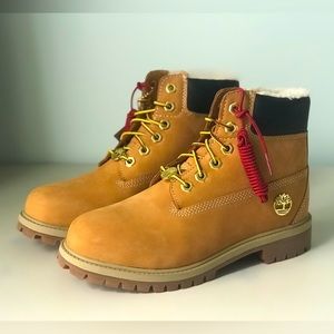 Timberland Premium 6” Shearling Boot wheat nubuck unisex Juniors size 5M